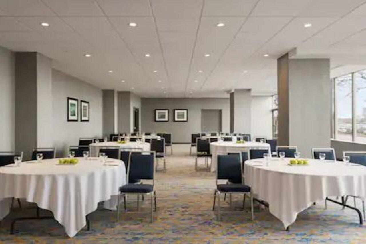 Embassy Suites By Hilton Toronto Airport Dış mekan fotoğraf